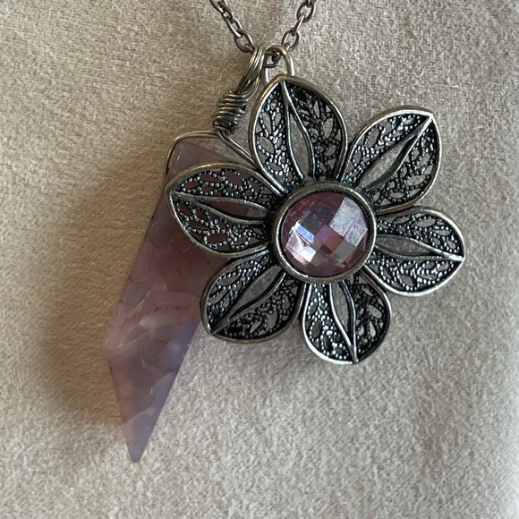 Handmade Natural Purple Agate Crystal Point & Floral Medallion Pendant Necklace - Picture 3 of 9
